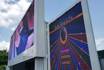 230インチ正面