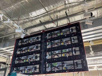 天井吊りLEDユニット（W2.42×H1.15）