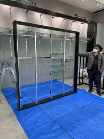 ガラスフレーム一体型透過型LED