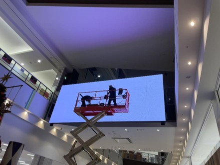 高所作業車でのメンテナンス