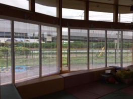 ガラス窓越しのスケルトン施工