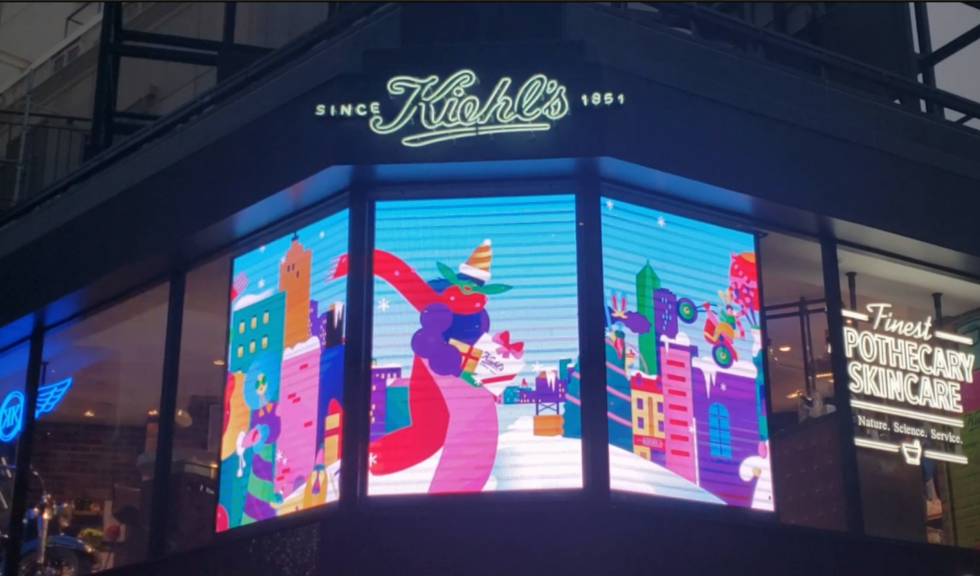 渋谷 — 天井にレールを設けた前後移動式LED