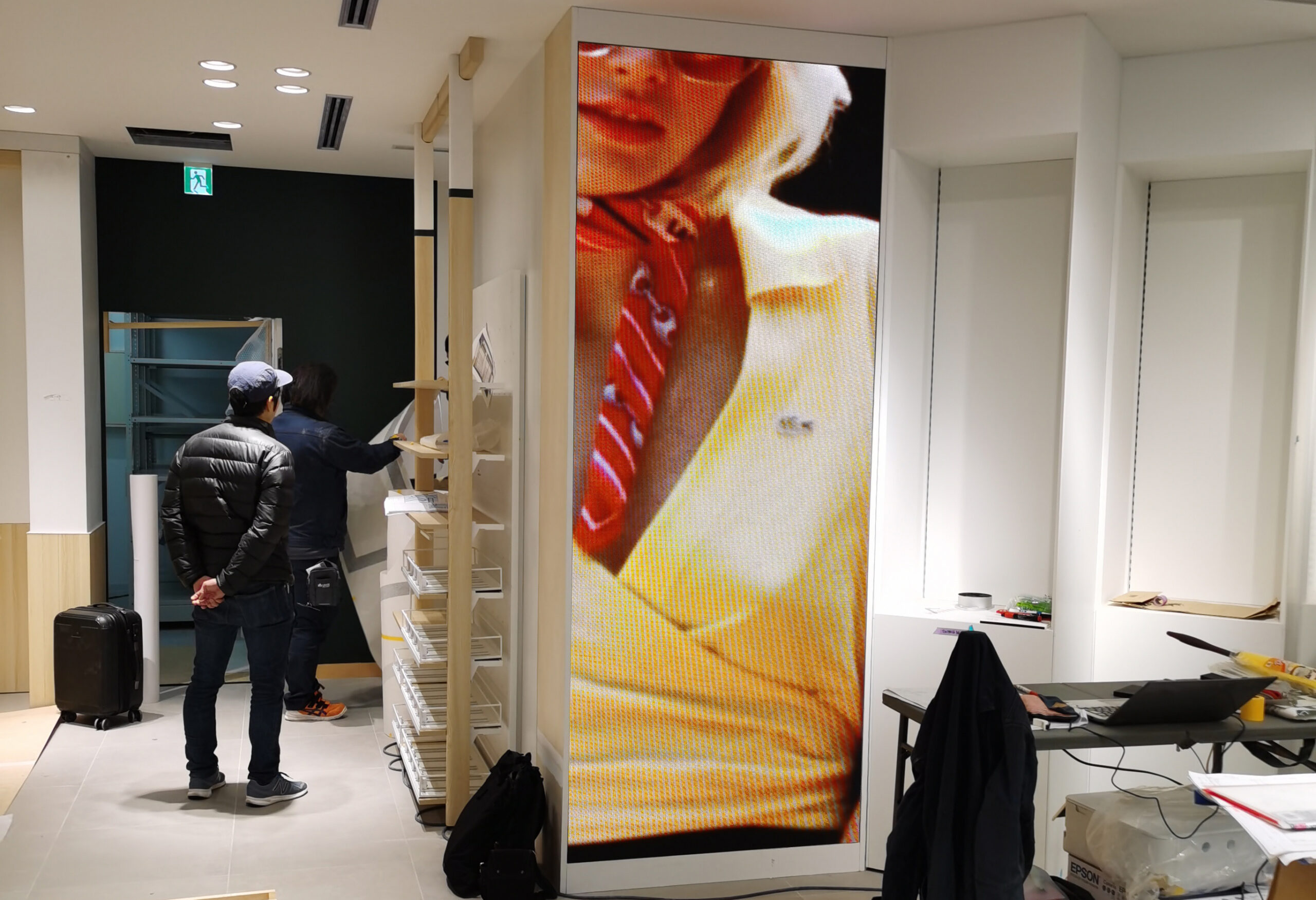 渋谷 — 屋内用壁掛けLED