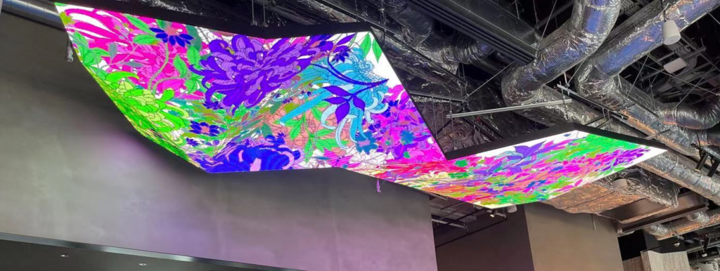 大阪 — 特注LED（三角形や台形パネルの組み合わせ）