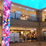 相模原 商業施設 — 天井・柱巻き大型LEDビジョン
