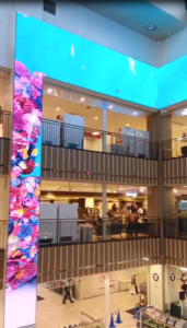 相模原 商業施設 — 天井・柱巻き大型LEDビジョン