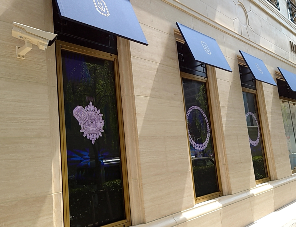銀座 宝石店 — 高輝度フリップチップ縦型3面
