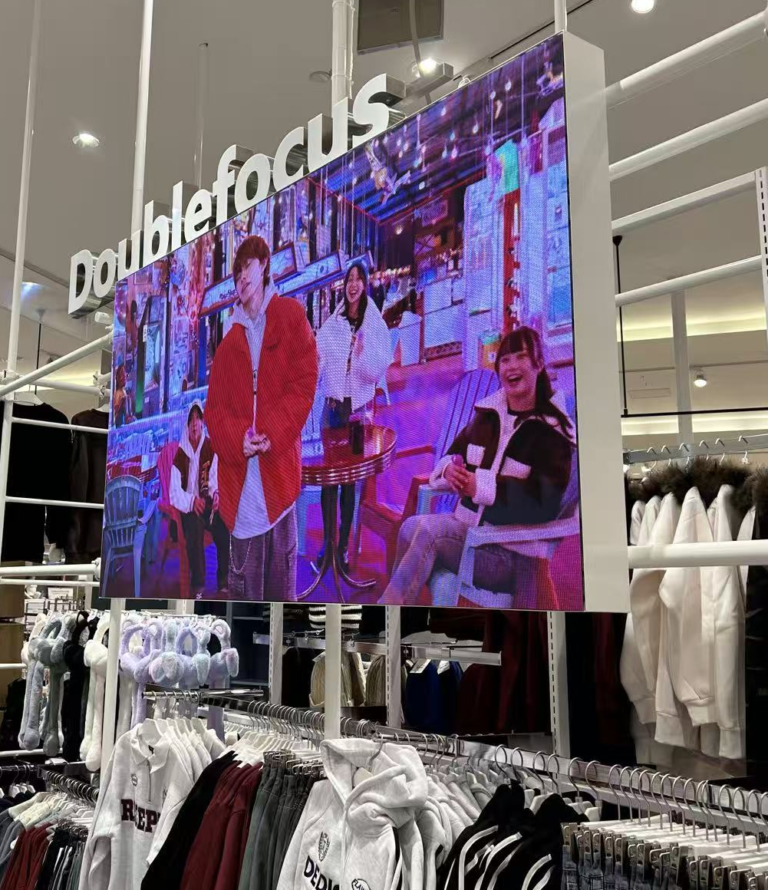 全国 商業施設内アパレル — 16:9比率高精細GOB（約30店舗）