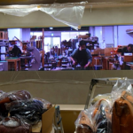羽田空港 アパレル店 — 高精細GOB2基設置